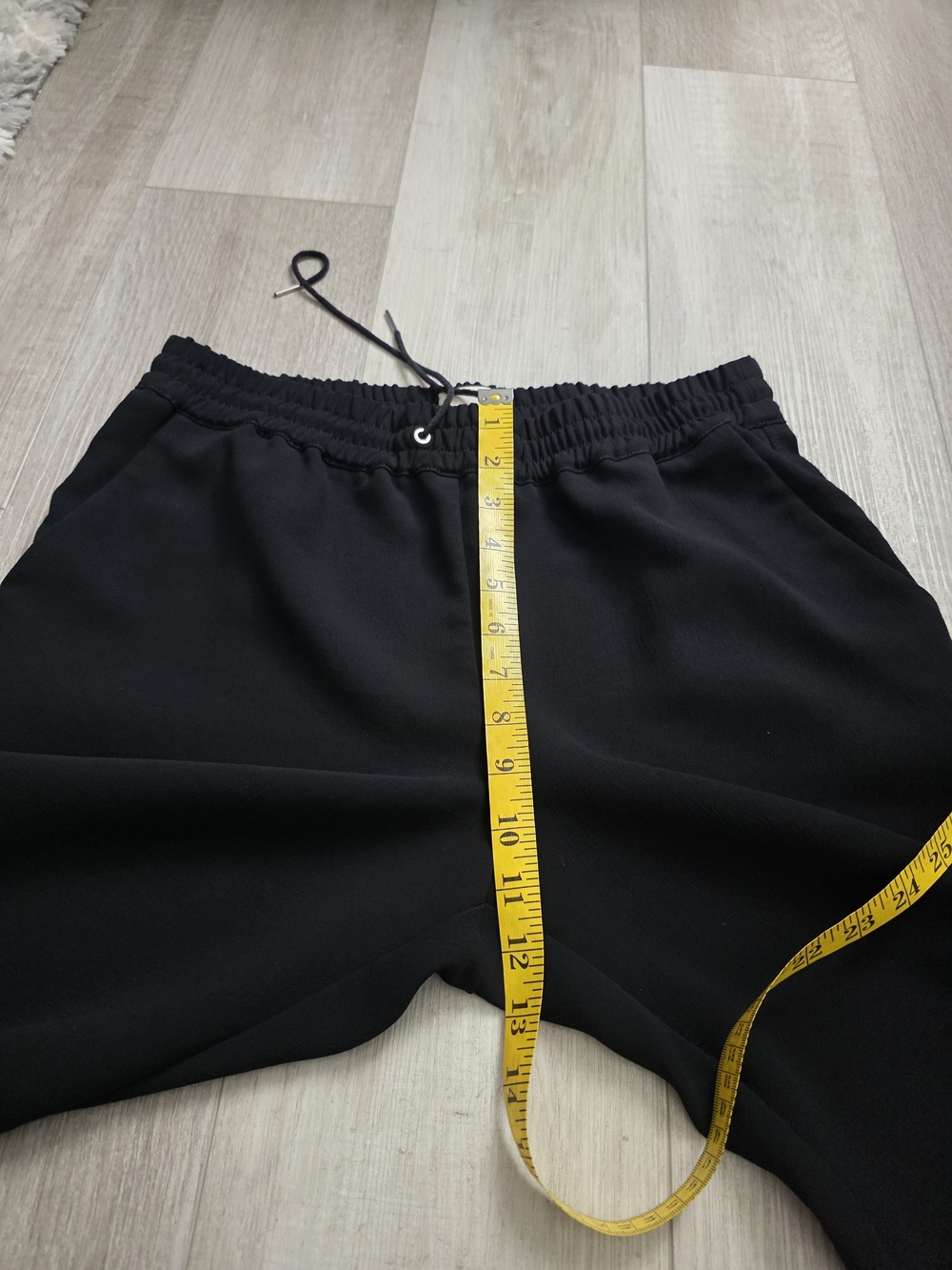 Wilfred Aritzia Black Pull-On Jogger Pants Drawstring Waist Size Medium - Picture 10 of 13